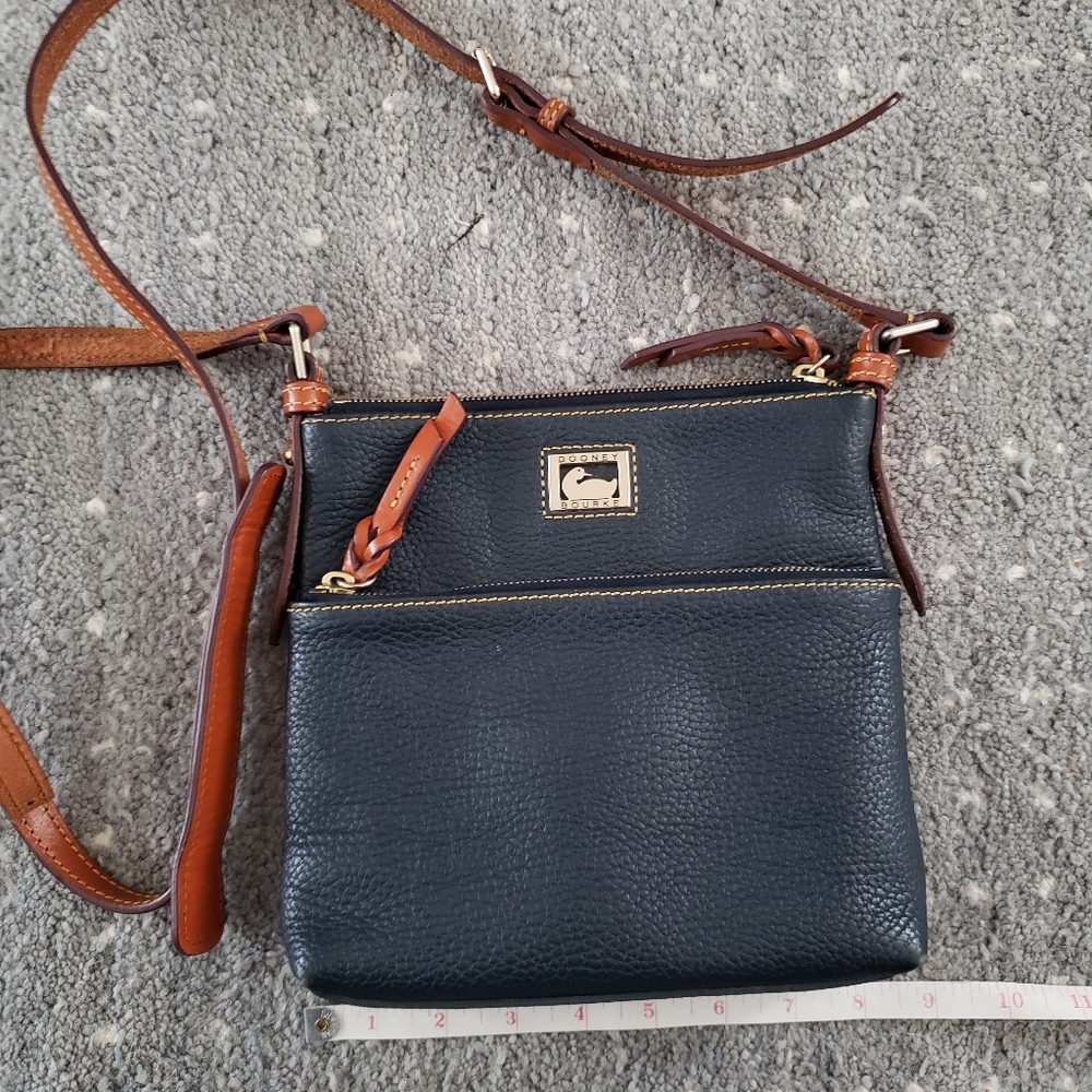Vintage Dooney & Burke crossbody bag